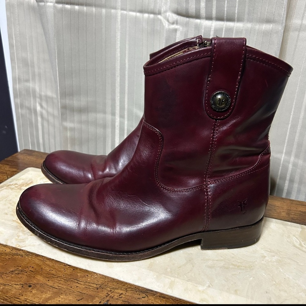 FRYE Women's Melissa Button Short Ankle Boot size 9 Burgundy side zipper - Picture 2 of 9